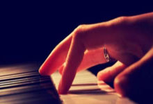 东升国际官网:石宇奇苦战三局险胜李诗沣 晋级全英羽毛球公开赛决赛.